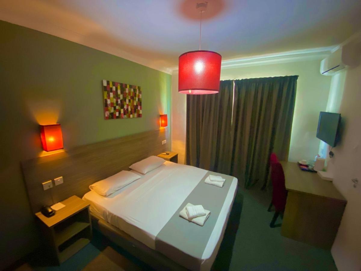 Spinola Hotel Saint Julian's Екстер'єр фото